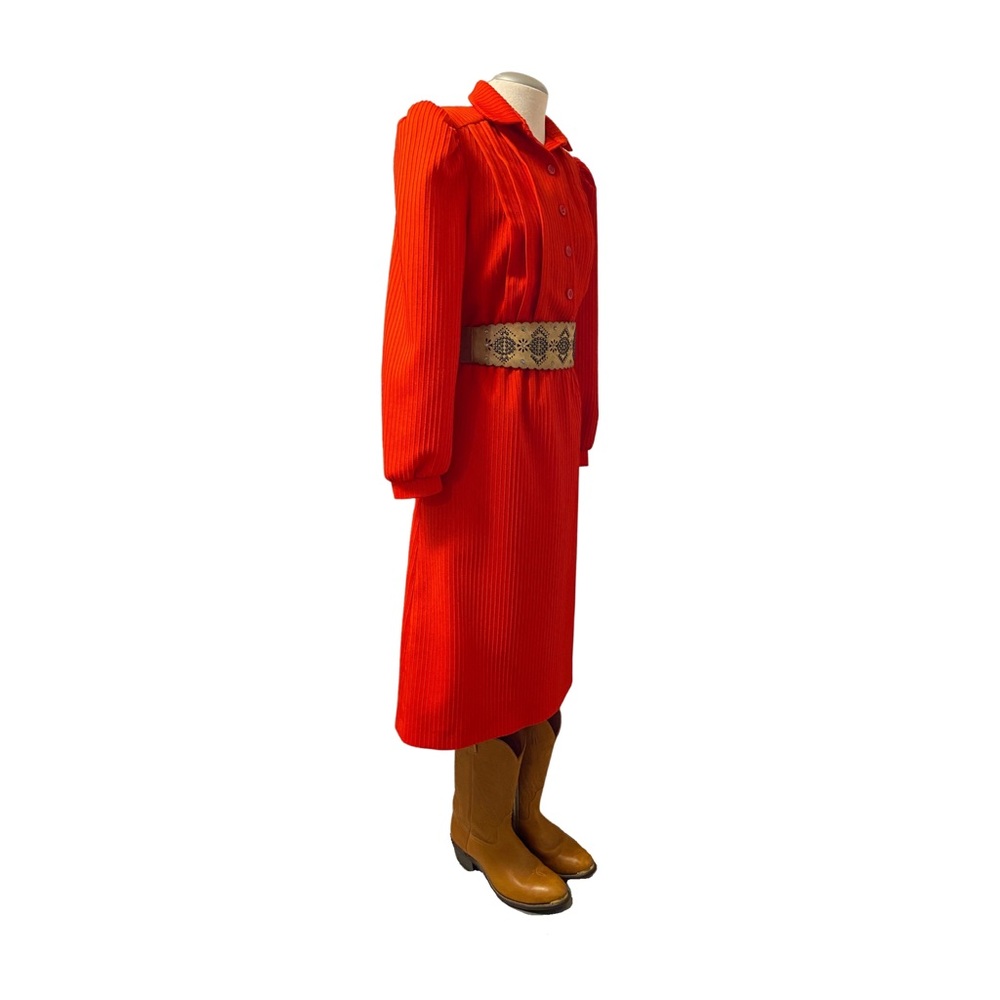 VINTAGE - LADY IN RED PUFF SLEEVE DRESS